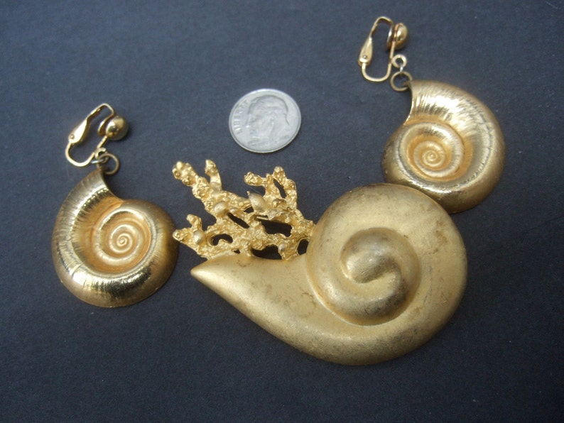 Gilt Metal Sea Life Chamber Nautulis Brooch & Earrings image 3