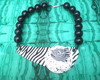 Chunky Resin Beaded Zebra Pendant Choker Necklace c 1980s