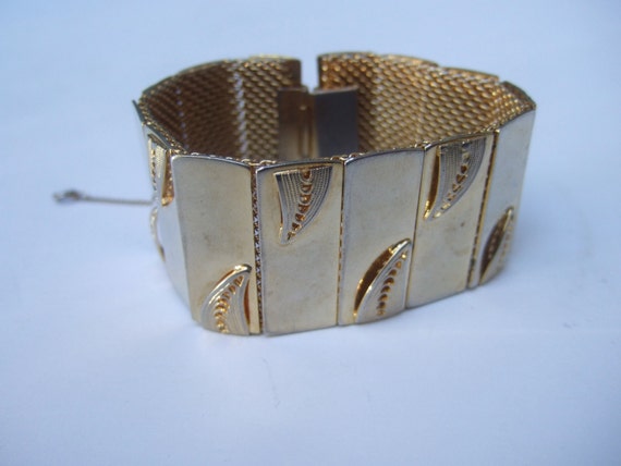 Sleek Gilt Metal Wide Link Bracelet c 1960 - image 4