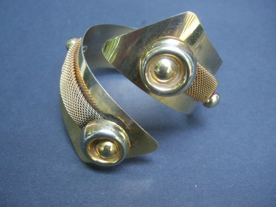 Massive Gilt Metal Bypass Cuff Bracelet c 1970 - image 4