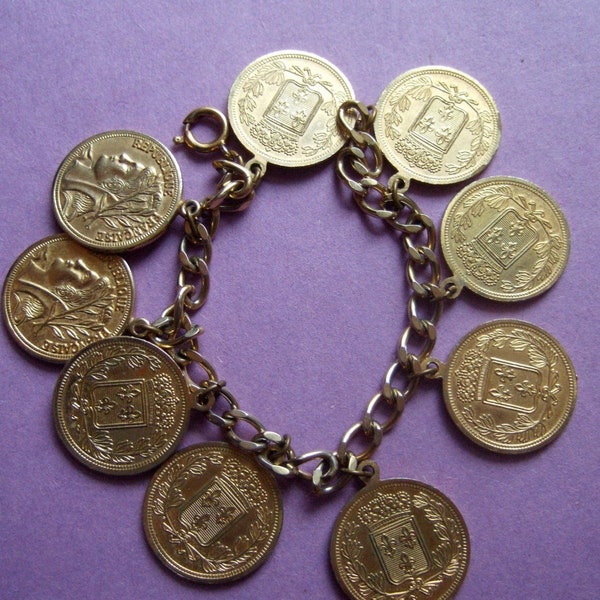 Moneda dorada elegante pulsera c 1960