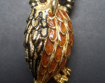 Charming Gilt Enamel Owl Brooch c 1970