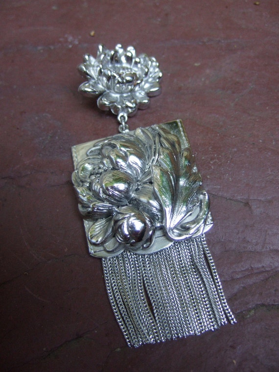 Ornate Silver Metal Repousse Dangling Flower Brooc