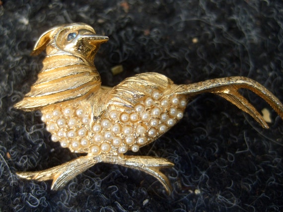 HOBE Gilt Metal Pearl Encrusred Bird Brooch c 1960 - image 2