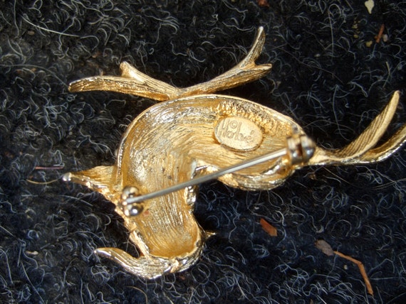 HOBE Gilt Metal Pearl Encrusred Bird Brooch c 1960 - image 4