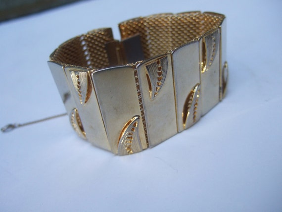 Sleek Gilt Metal Wide Link Bracelet c 1960 - image 3