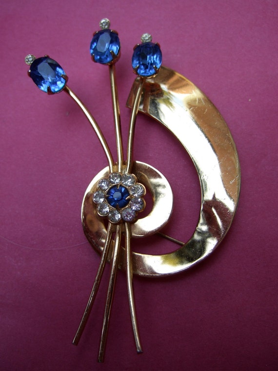 CORO Sapphire Crystal Gilt Metal Brooch c 1950s