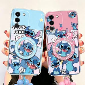 Pu&ograve; includere: Due custodie per telefono con il personaggio Stitch. Una custodia &egrave; azzurra con la scritta "Super Girl" e l'altra &egrave; rosa con la scritta "Stitch". Entrambe le custodie hanno un'impugnatura pop-up con le parole "Naughty Tiger".