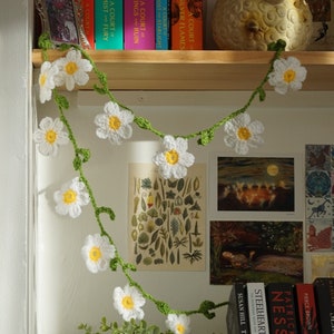 Handmade Crochet Daisy Garland: Spring Nursery Decor