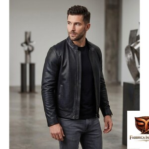 Chaqueta de cuero con estampado de ovejas para tu colección de verano. imagen 4