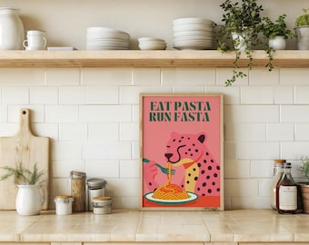 Lámina decorativa "Guepardo rosa come pasta y corre más rápido" – Arte mural original para la cocina (Artículo físico)
