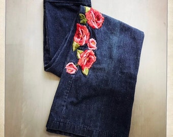 Super 70s Vintage Embroidered ROSES ANTONIO GUISEPPE Bell Bottom Denim Jeans - Size 26w x 32L - Hippie Boho Western