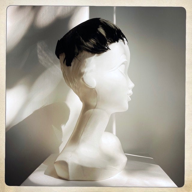 Gorgeous Authentic 1950s-60s  Vintage Facinator Hat Feather Details ⚜️?⚜️ 1950s LEATHER FEATHERS fascinator HAT | new fall – Napa  main image 2