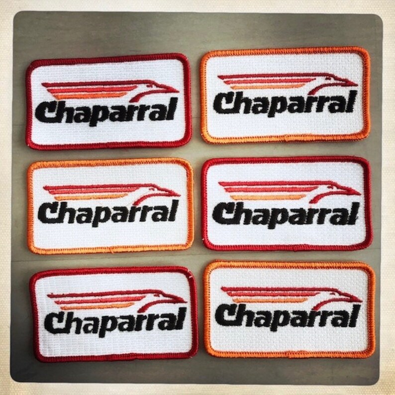 Puede incluir: Seis parches bordados con la palabra "Chaparral" en letras negras sobre fondo blanco. Los parches tienen un dise&ntilde;o de rayas rojas, naranjas y amarillas con una forma de p&aacute;jaro estilizada sobre el texto.