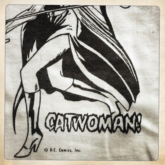 KIDS Vintage 60s CATWOMAN Baseball Style Cream T-… - image 8