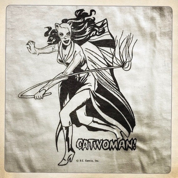 KIDS Vintage 60s CATWOMAN Baseball Style Cream T-… - image 3