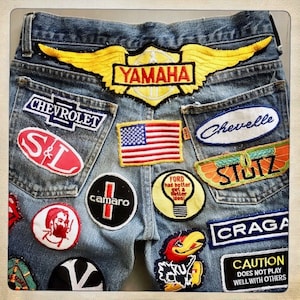 WOWZA! - SUPER 70s Heavily Patched GEARHEAD Hippie Boho Vintage Levi's Bell Bottom Denim Jeans - Size 26w x 32L