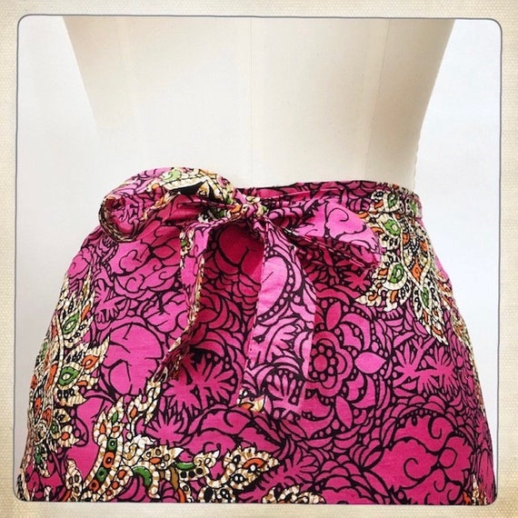 Adjustable Vintage 70s BATIK Pattern Dramatic Fuc… - image 9