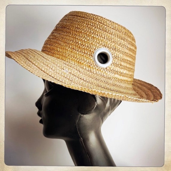 CLASSIC! Vintage 50s 60s STRAW Grommet Sun Hat - … - image 1