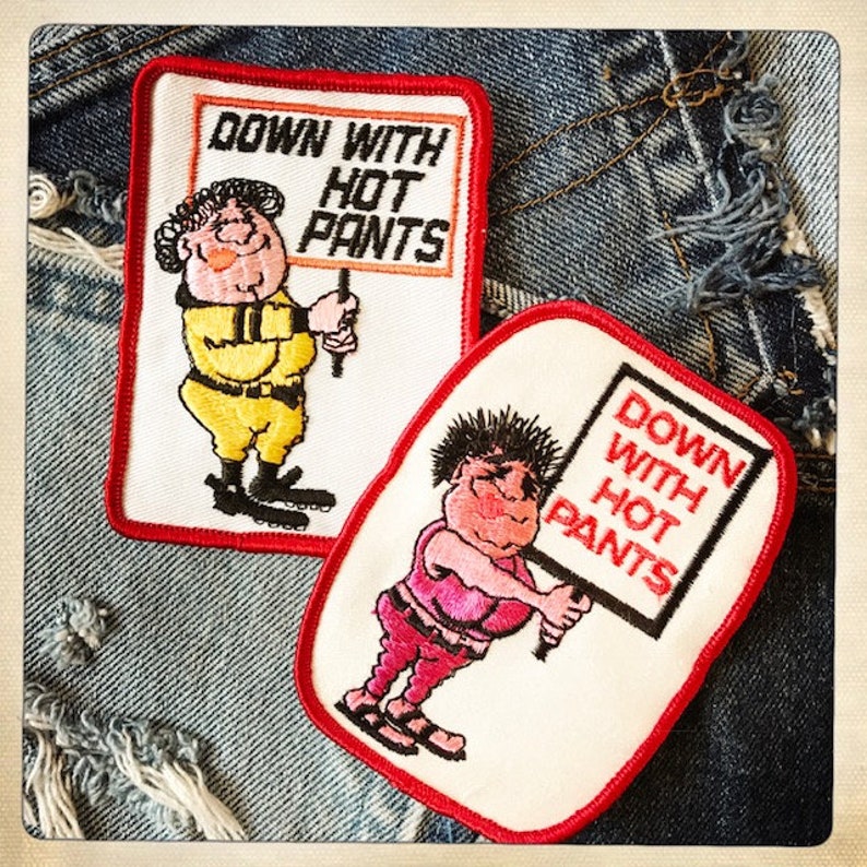 Down With Hot Pants - Aufnäher mit rechteckigem Aufnäher Vintage 60er 70er Denim Hippy Hippie Boho Snowmobile Schneehase Bild 1