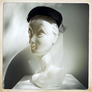 GORGEOUS! Vintage 50s 60s Flat VELVET Black White FEATHER Hat - Classic Fancy Formal Cocktail