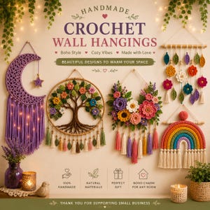 Pode incluir: Uma coleção de tapeçarias de parede em crochê feitas à mão, incluindo uma lua crescente roxa, uma árvore da vida num aro, uma guirlanda floral, um móbile de folhas multicoloridas e um arco-íris, com borlas e várias texturas de fio.
