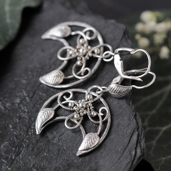 Niamh Elven Lunula Earrings - Sterling Silver Crescent Moon Lunar Lunica Earrings - Fantasy Fairy Celtic Jewelry - Moon Goddess - Silver 925