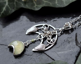 Niamh Elven Prehnite Pendant - Sterling Silver Crescent Moon Lunar Necklace - Fantasy Fairy Celtic Pendant - Moon Goddess - Silver 925/1000