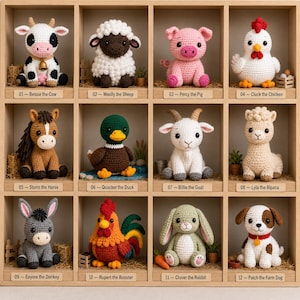 Pode incluir: Uma coleção de doze figuras de animais de fazenda de crochê, incluindo uma vaca, uma ovelha, um porco, uma galinha, um cavalo, um pato, uma cabra, uma alpaca, um burro, um galo, um coelho e um cão. Cada animal é exibido em um compartimento de madeira.