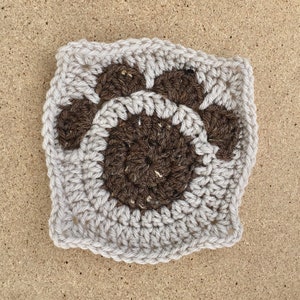 Paw Print Granny Square Crochet Pattern PATTERN ONLY image 5