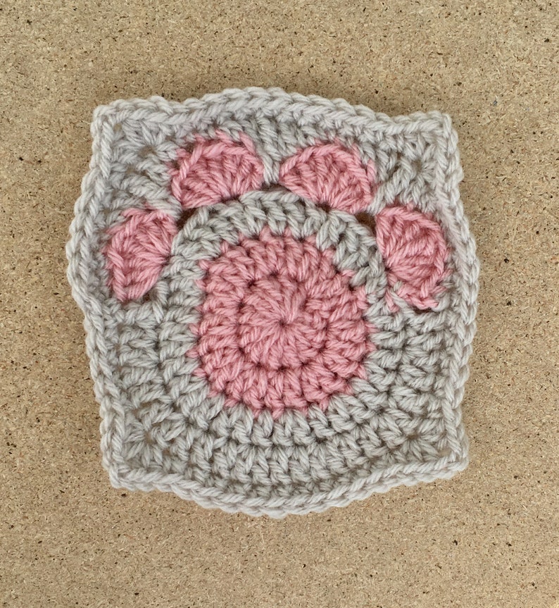 Paw Print Granny Square Crochet Pattern PATTERN ONLY image 6