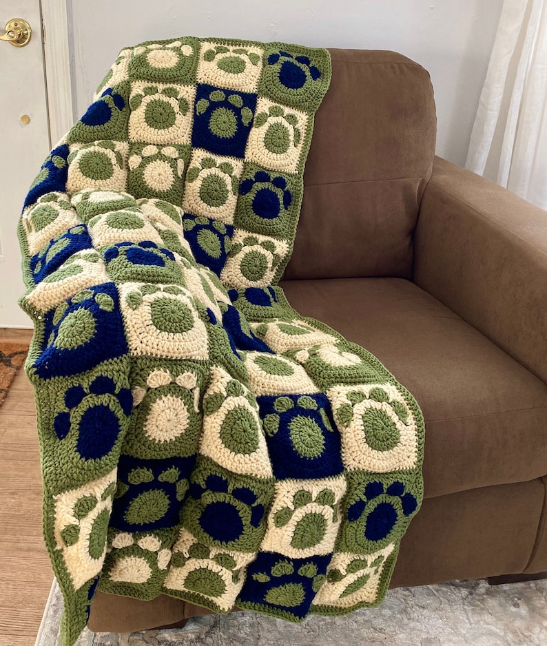 Crochet Paw Square Blanket Free Pattern + Video D35
