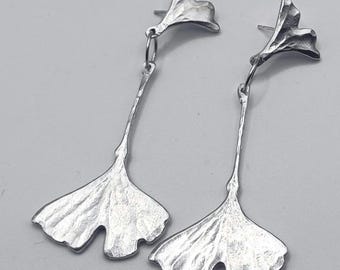 Orecchini Art Nouveau a forma di ginkgo, foglie in ottone placcato argento o oro, gioielli artigianali ispirati ai modelli del XIX secolo, realizzati in Francia.