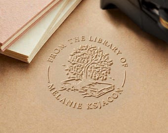 Personalisierter Buch Präge Stempel - Personalisiert mit Name & Logo - Handgemachtes Siegel Geschenk für Buchliebhaber