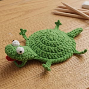 Tom Lizard Crochet Pattern, Amigurumi Gecko Coaster, Funny Lizard Mug Hugger, Cute Reptile Cup Mat, Novelty Gecko Rug, Quirky Coffee Decor