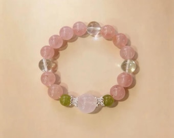Pink Glow – Armband aus rosa Chalcedon und grünen Steinperlen, elastisches Natursteinarmband, Geschenkidee für Sie, Design von Jiegeng