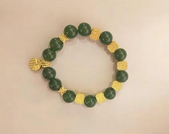 Grünes und goldenes Glücksarmband – Armband aus grünen Achatperlen, elastisches Natursteinarmband, goldener Fu-Anhänger, Geschenk für Wohlstand, Larme Design
