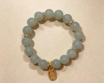 Ruyi-Segen – Armband mit grünen Steinperlen, elastisches Armband aus Naturstein, goldener Ruyi-Anhänger, Geschenk für Sie, Larme Design