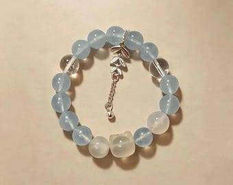 Ocean Fog Pearls – Armband aus Aquamarin- und Bergkristallperlen, dehnbares Armband aus mattblauen Naturkristallen, beruhigendes Geschenk, Design von Shula