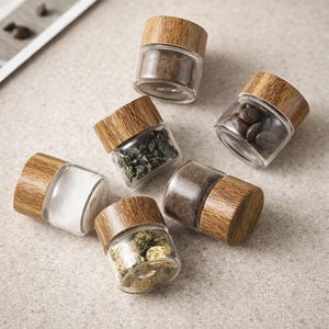 Mini Glass Spice Jars (6 Pack)