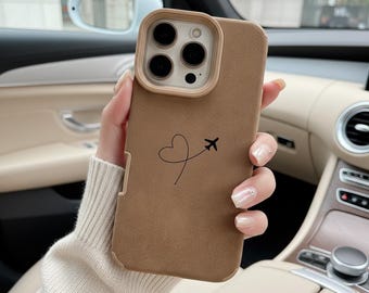 Funda para teléfono con diseño de avión y corazón, funda minimalista de piel sintética para iPhone.