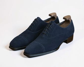 Zapatos formales Oxford de cuero auténtico con puntera reforzada y cordones, color azul marino, hechos a mano para hombre.