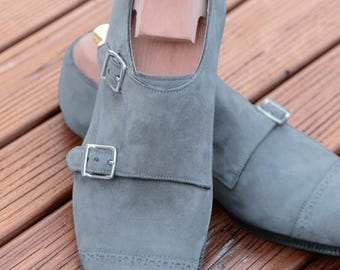 ハンドメイドメンズグレーカラースエードモンクシューズ、メンズダブルモンクフォーマルシューズメンズシューズ