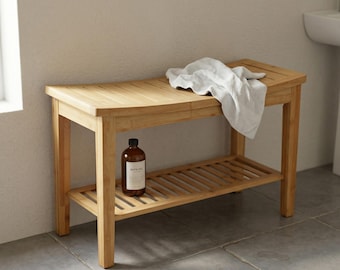 Taburete y banco de baño modernos de bambú con estante inferior para almacenamiento, ideales para adultos y personas mayores.