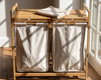 Bamboe wasmand met twee compartimenten, opklapbaar deksel en opgedeelde opbergruimte