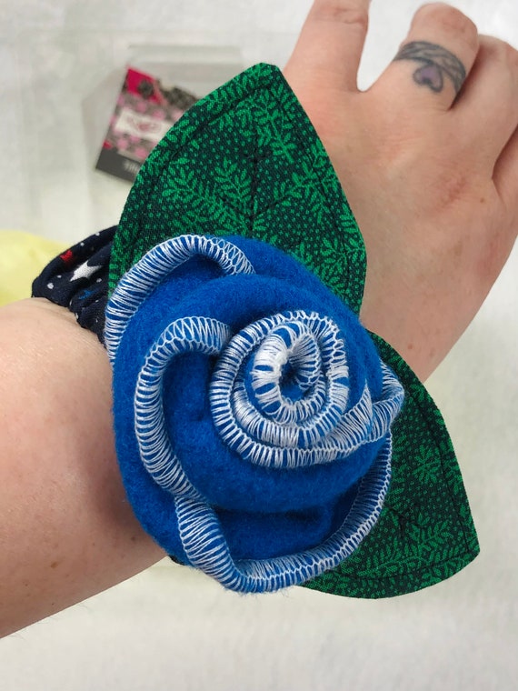 Wrist Pincushion Rose Blue and White