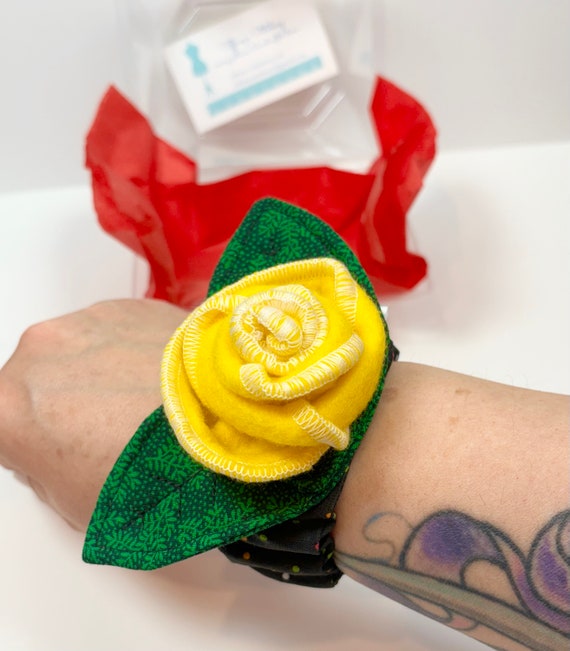 Wrist Pincushion Rose Yellow and Black