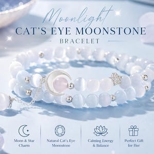Puede incluir: Pulsera con cuentas de piedra lunar ojo de gato en tonos blanco y azul pálido. La pulsera presenta un dije de media luna plateada con una piedra rosa, un dije de estrella y el texto "Moonlight CAT'S EYE MOONSTONE BRACELET".