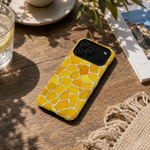 イエローモザイク柄のスマホケース、セラミックパターンのトレンカディスタイルアートMagSafeカバー、iPhone 17、Samsung S26、Google Pixel 9モデル対応