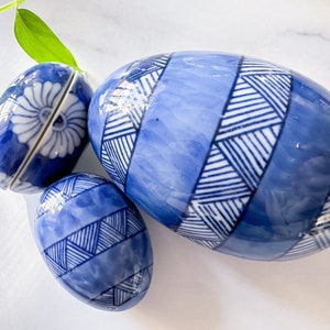 Amaya Egg Trinket Box - Vintage Blue & White Porcelain Egg Keepsake Box/Treasure Box/Pill Box /Easter Decoration/Easter Décor/Holiday Decor